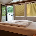 Charlotte 4*