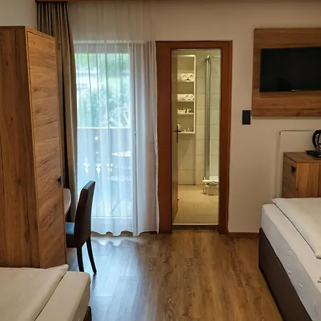 Charlotte 4*