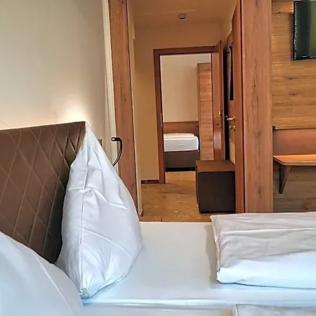 Charlotte 4*